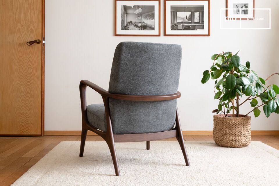 Deze fauteuil heeft een eenvoudig